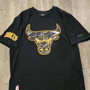 Authentic NBA. Pro Standard Chicago Bulls Gold Shirt. Sz. L